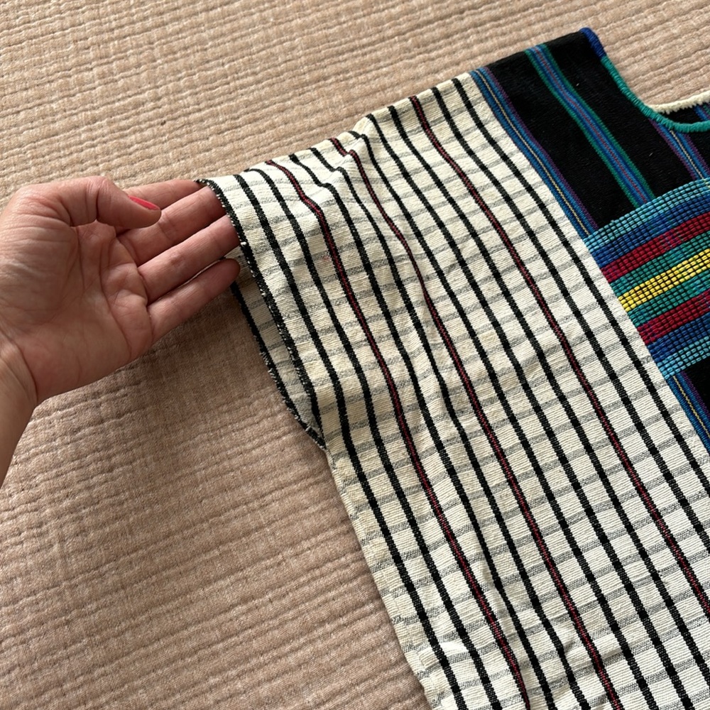 VINTAGE: Multicolored Woven Guatemalan Top - Picture 4 of 8